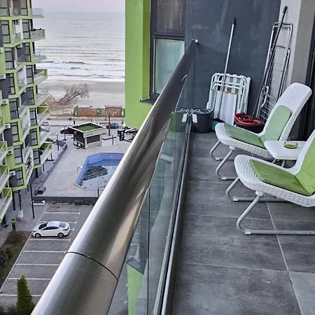 Front Bliss Cu Piscina Incalzita Gym *