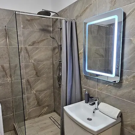 Front Bliss Cu Piscina Incalzita Gym